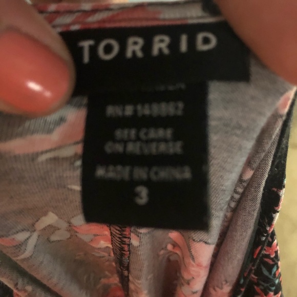 Torrid 3 black & colorful floral tank top - Picture 4 of 4